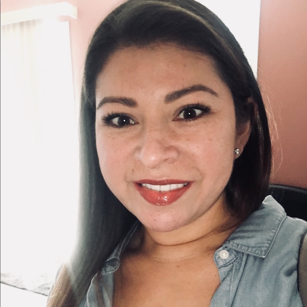 Meet your Posher, Monique